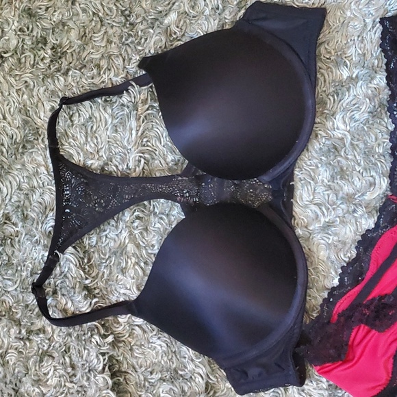 Victoria's Secret bombshell bra and panty set - Picture 2 of 4
